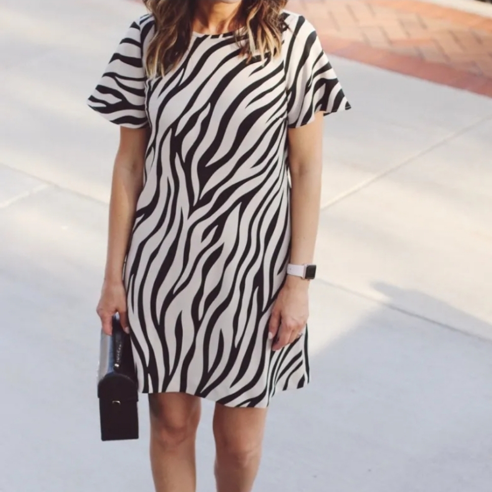 Ann Taylor Black and Cream Zebra Print Short Sleeve Top Size 12